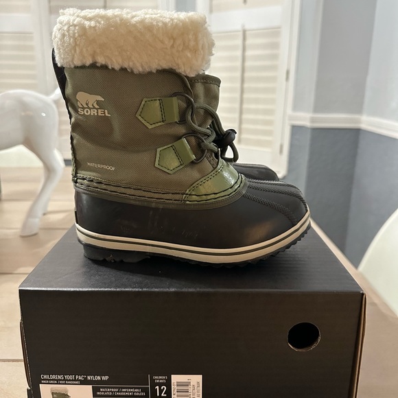 Children’s/Youth Sorel yoot pac nylon boots. Size children’s 12. - Picture 2 of 3